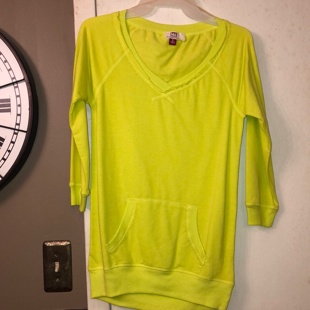 NWOT l.e.i. Sweatshirt
